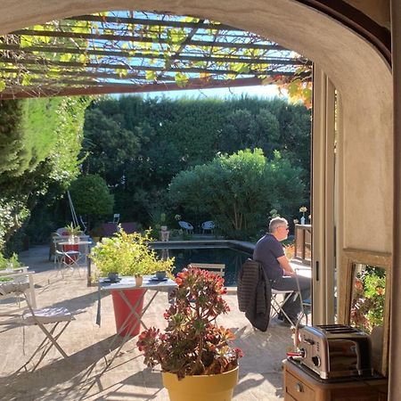 La Demeure Bed & Breakfast Eyguieres Exterior photo