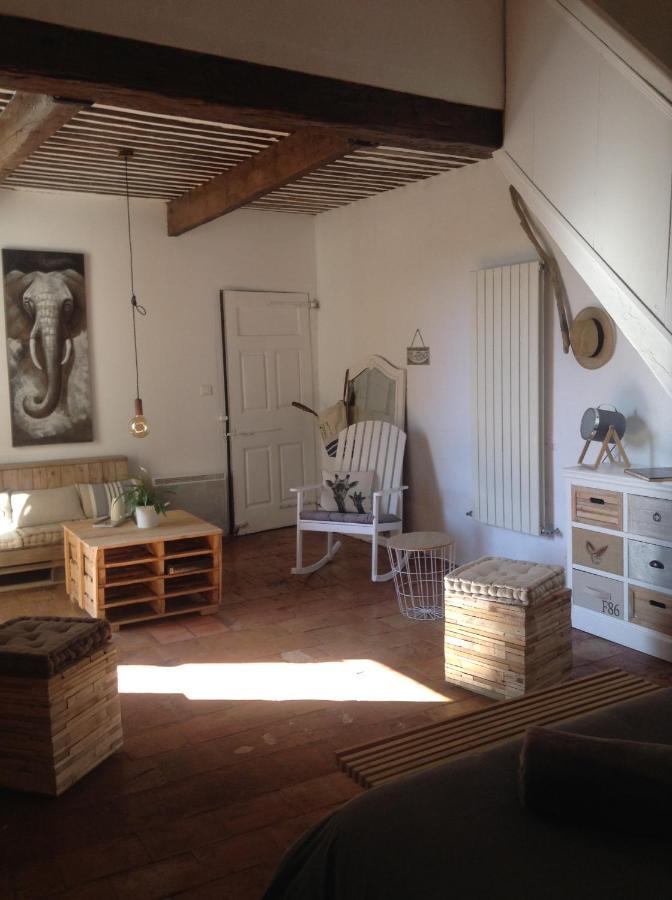 La Demeure Bed & Breakfast Eyguieres Exterior photo