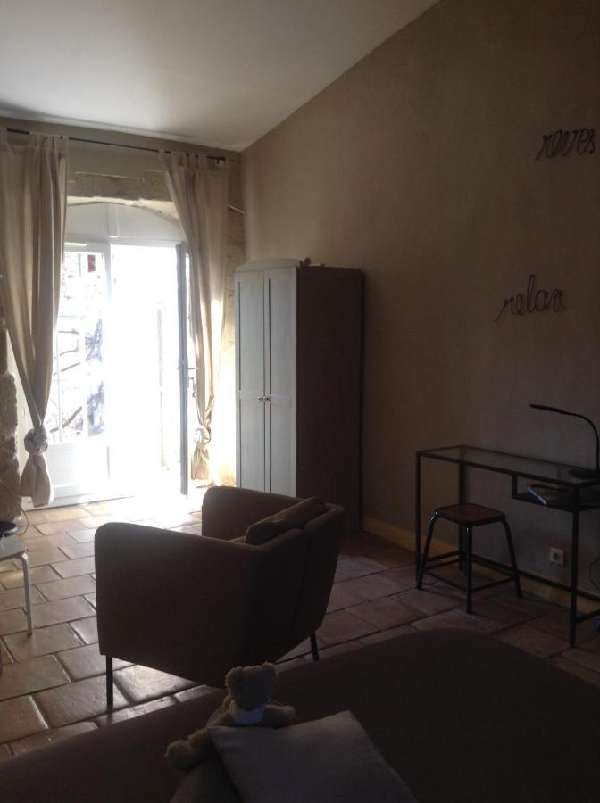 La Demeure Bed & Breakfast Eyguieres Exterior photo